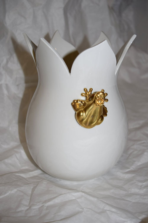 Märchenporzellan ® Vase bauchig mit 24 Karat vergoldetem Frosch matt