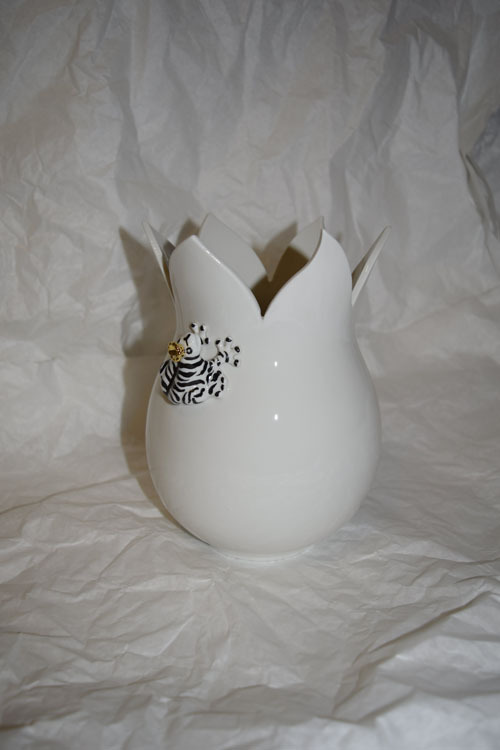 Märchenporzellan ® Vase bauchig mit Zebrafrosch handbemalt