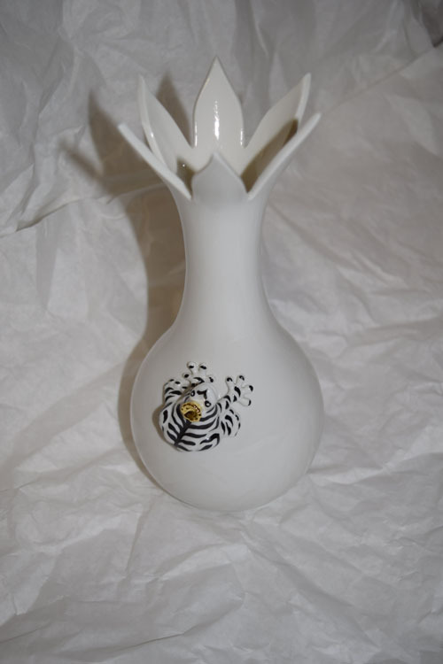 Märchenporzellan ® Vase schmal mit Zebrafrosch handbemalt